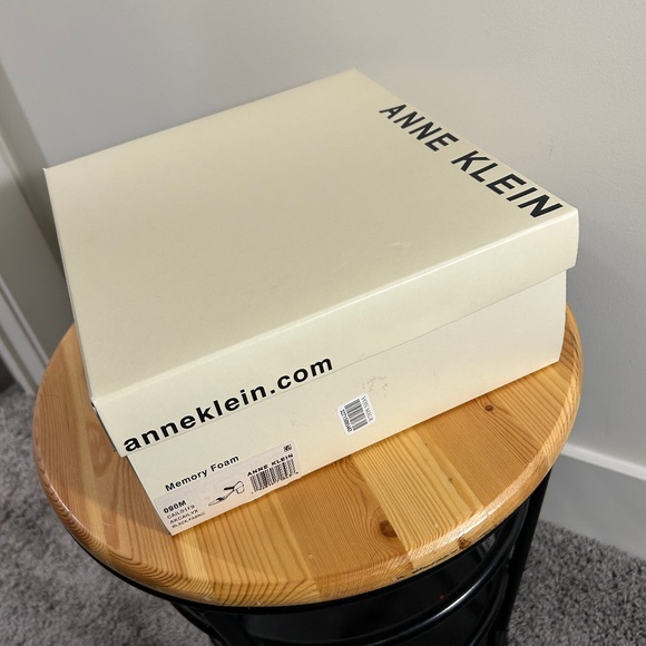 Anne Klein Black Block Heels Sz 9 - Picture 6 of 7